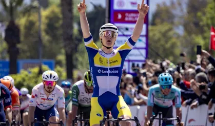 Cumhurbaşkanlığı Bisiklet Turu'nda ilk etap Tom Crabbe'nin