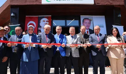 İstanbul'un ikinci Yeşilay Gençlik Merkezi Esenyurt'ta açıldı