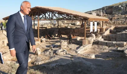 Bakan Ersoy'dan Perre Antik Kenti'ne yakın takip