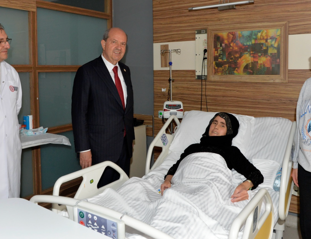 Cumhurbaşkanı Ersin Tatar,  İstanbul'da tedavi gören KKTC vatandaşlarını ziyaret etti