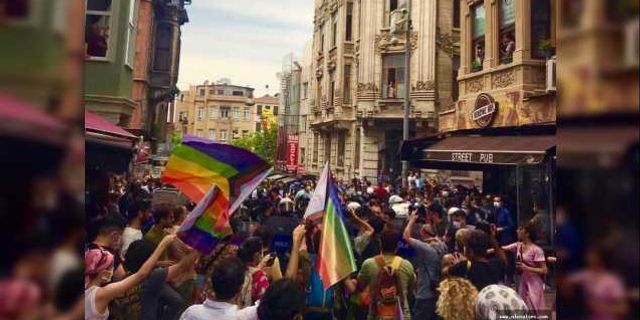 LGBTİ+ Onur Yürüyüşü'ne polis müdahale etti, çok sayıda gözaltı