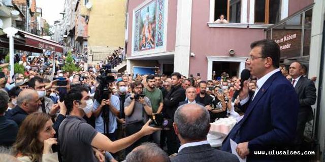 İmamoğlu, Cemevi'nde Aşure lokmasına ortak oldu