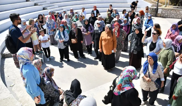 Selendili kadınlar Manisa’nın tarihine yolculuk etti