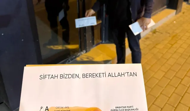 Bursa Gürsu'da Anahtar Parti'den esnafa siftah parası!