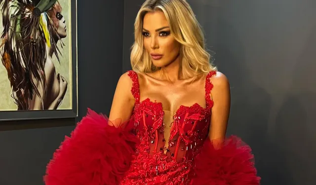 Petek Dinçöz zarafeti ile mest etti