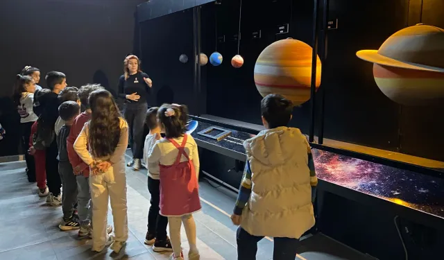İzmir'de hayallerini çizen 650 çocuk Uzay Kampüsü'nde buluştu