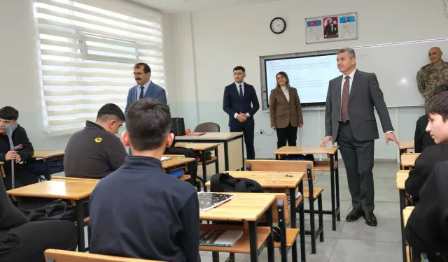 Artvin Valisi Ergün'den okullara ziyaret