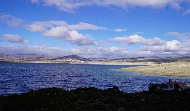 ASKİ'den Çamlıca Barajı'na yüzer su pompası