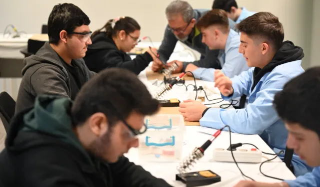 Bursa'da özel çocuklar bilimle buluştu