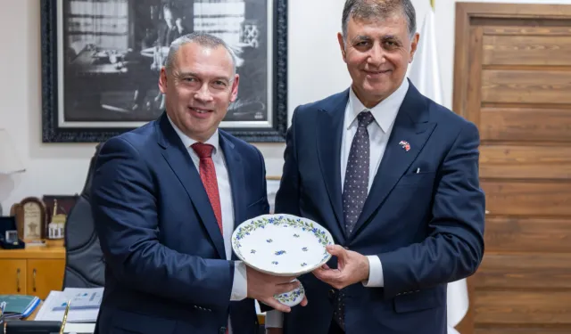 İzmir-Macaristan hattında 'kardeş kent' ilişkisinin temelleri atıldı