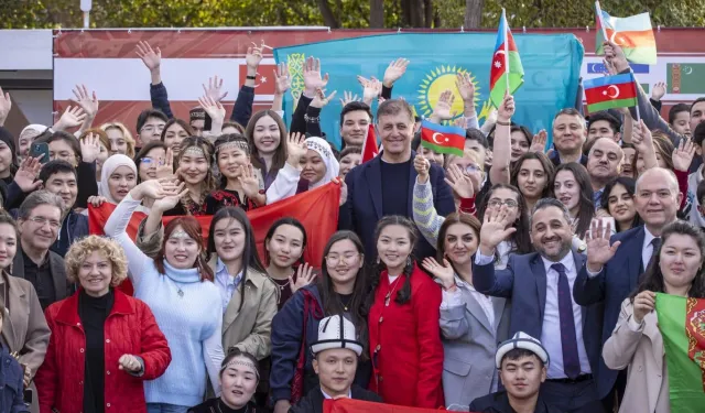 İzmir'de Türk Dili Ailesi Günü coşkusu