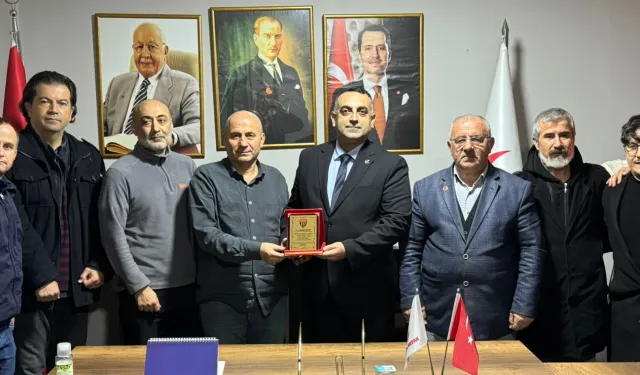 Manisa'da İşitme Engelliler Derneği'nden Yeniden Refah'a ziyaret