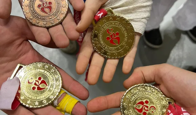 Balıkesir Büyükşehir'in sporcuları madalyaları topladı