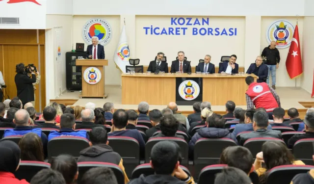 'Deprem Gerçeğiyle Yaşamak' konulu panel Adana Kozan'da yapıldı