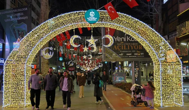 İzmit, Ramazan'ı ışıl ışıl karşılıyor