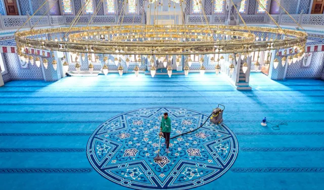 Mersin'de Ramazan öncesi yoğun temizlik mesaisi