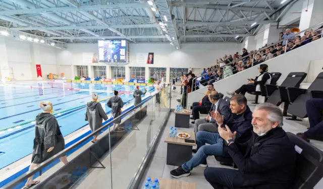 Göztepe'nin Avrupa zaferine Başkan Tugay da eşlik etti