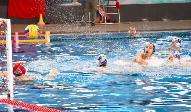 İzmir Büyükşehir Belediyesi sporcuları başarıdan başarıya koşuyor