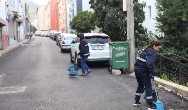 İzmir Karabağlar 'da temizlik çalışmaları tüm mahallelere yayılıyor