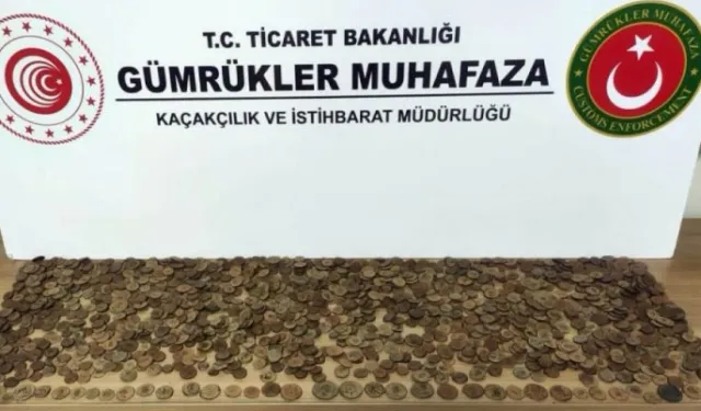 İzmir'den İtalya'ya kaçırılacaktı! 7 bin 550 sikke ve figür ele geçirildi