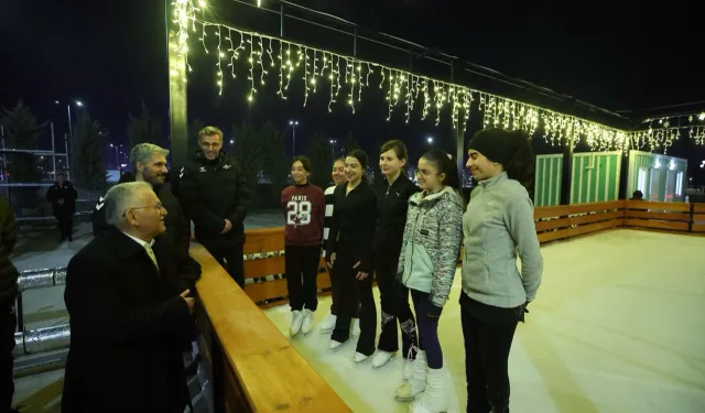 Kayseri Açık Hava Buz Pateni pistinde çifte bayram