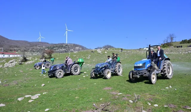 Manisa Kırkağaç'ta meralara gübre desteği