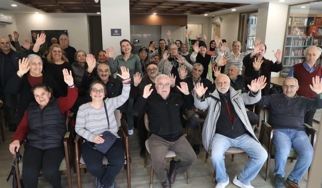 Yaş almış vatandaşlar için Sandalye Yogası etkinliği