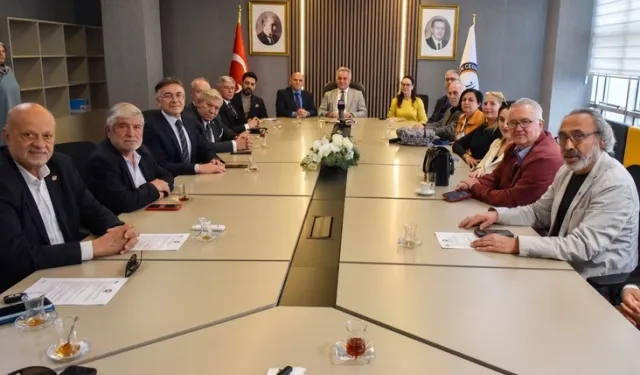 Rektör Karahasanoğlu: 'Yapay zekayı fırsata çevirmeliyiz'