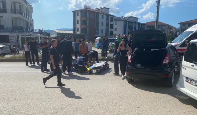 Düzce'de motosiklet ile otomobil çarpıştı: 1 yaralı