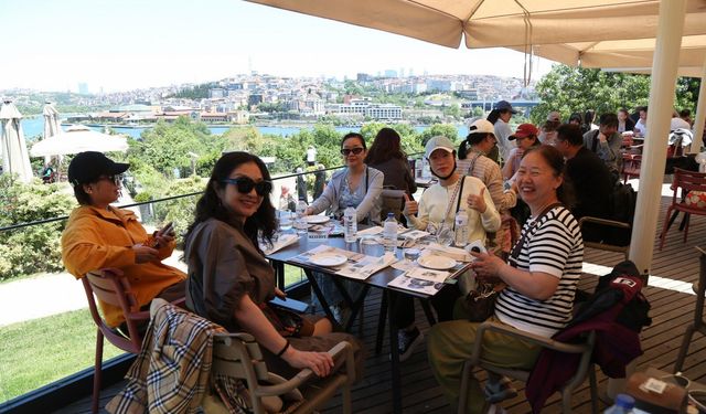 Dünyanın dört bir yanından ziyaretçiler Eyüpsultan’da buluşuyor