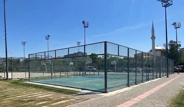 İzmir Bostanlı Sahili'ne yeni padel kortlar geliyor