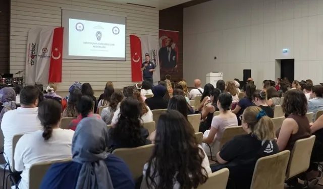 Bağımlılık ve siber suçlarla mücadele seminerine yoğun ilgi