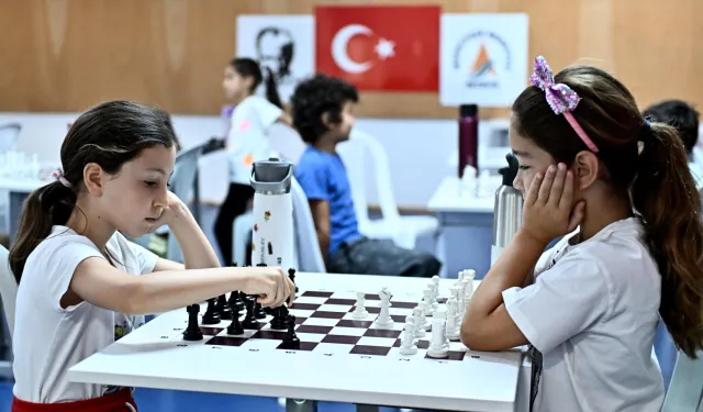 Satranç eğitimiyle çocuklar turnuvalara hazırlanıyor