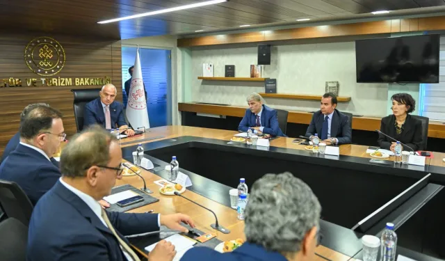 Bakan Ersoy, hizmet ihracatında yeni hedefleri değerlendirdi