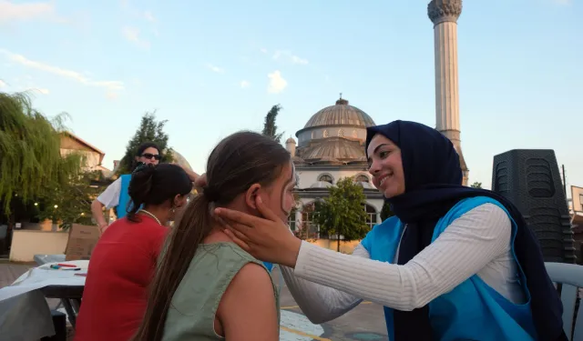 Sakarya'nın mahallelerinde Yeniköylü çocuklar neşelendirildi