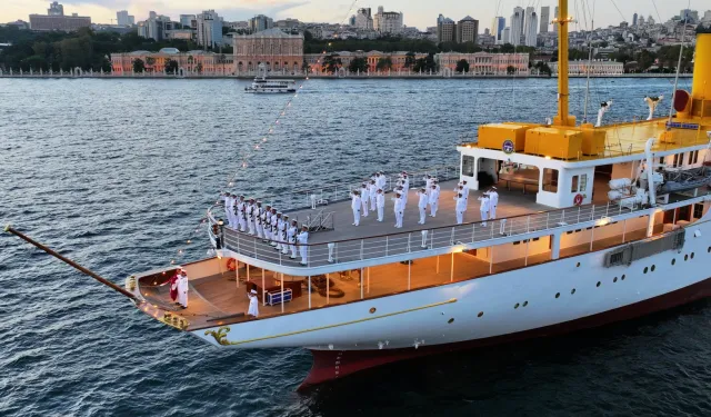 TCG Savarona Dolmabahçe açıklarında demirledi