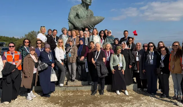 Gençler Cumhuriyet'in izinde yürüdü, kadınlar Çanakkale'yi keşfetti
