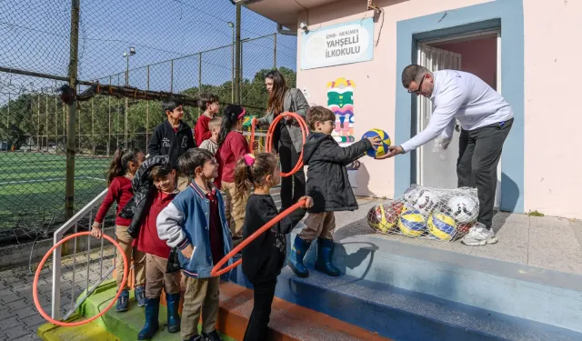 İzmir Büyükşehir'den okullara 37 milyon TL'lik spor malzemesi desteği