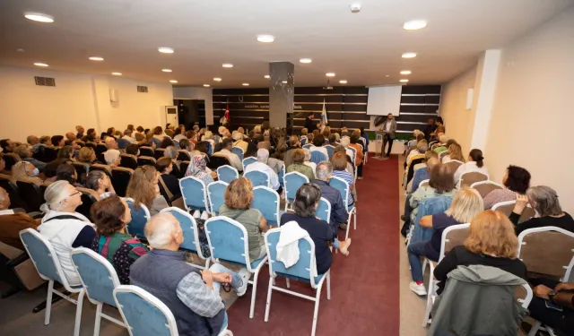 Narlıdere 3. Yaş Üniversitesi'nde de ilk ders zili