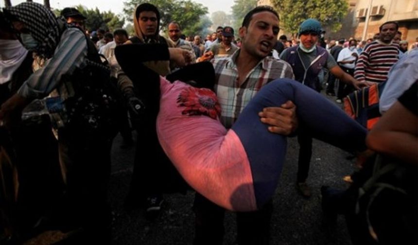 Mısırda 39 kişi gerçek mermiyle öldürüldü.