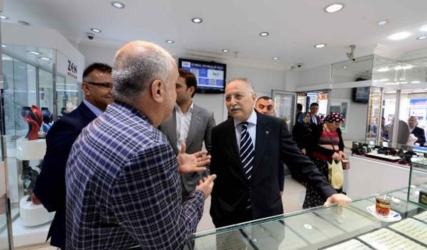 MHP adayı Ekmeleddin İhsanoğlu Eyüp Sultan esnafını ziyaret etti