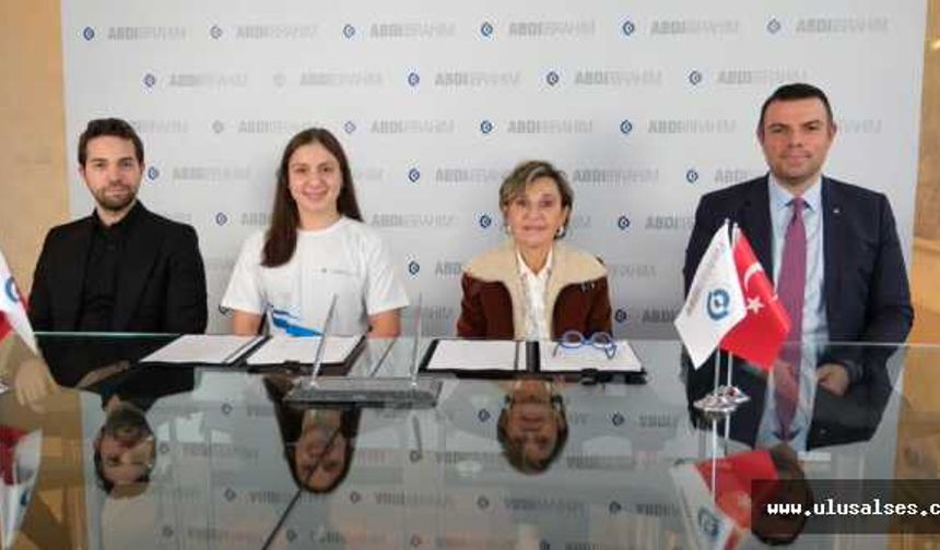 Abdi İbrahim; Şampiyon milli yüzücü Merve Tuncel’in sponsoru oldu