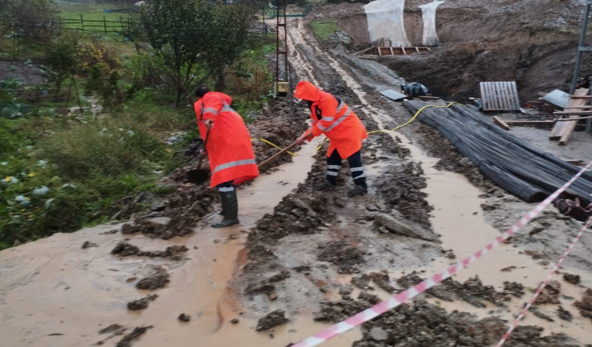 İstanbul'da  sel ve fırtına ihbarıyla 3 bin 399 noktaya müdühale edildi