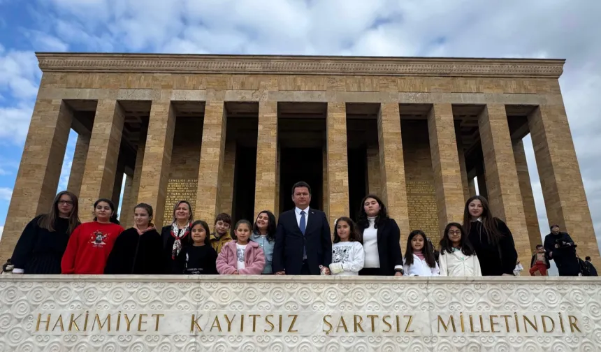 Bursa Osmangazili çocuklar Ata’nın huzurunda