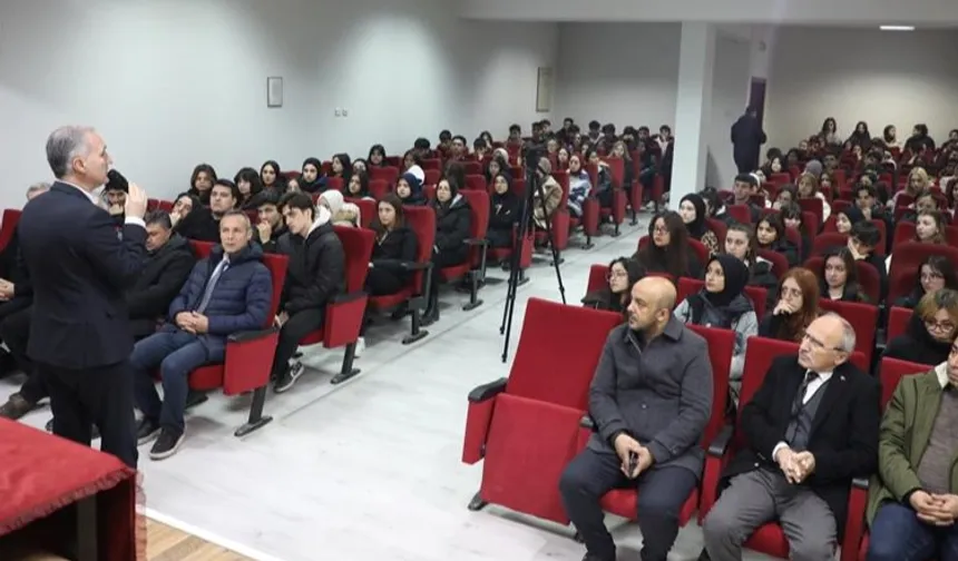 Başkan Taban, "Genç Bakış" programlarında öğrencilerle bir araya geldi