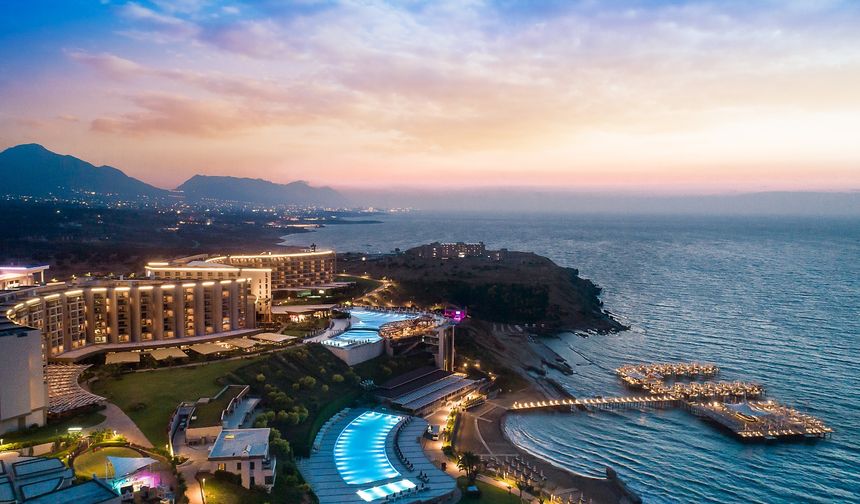 Gökhnan Tepe ve Ebru Gündeş Yılbaşında Elexus'ta sahne alacak