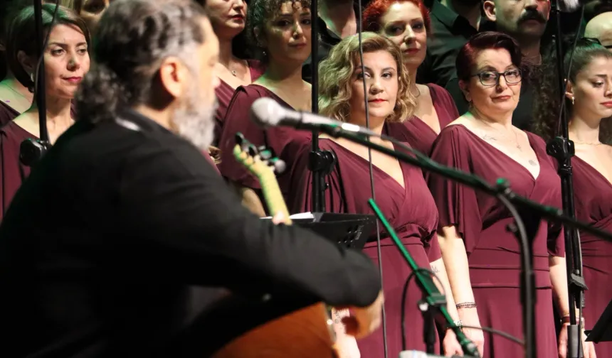 İstanbul Maltepe'de usta yorumcu Ruhi Su unutulmadı