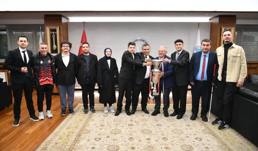 Kayseri Büyükşehir Sesi Görenler'in şampiyonunu ağırladı