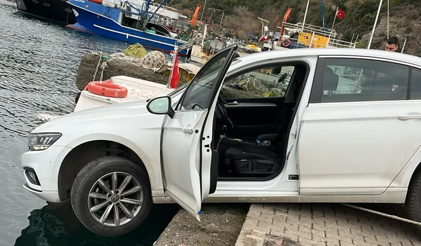 Mucize gibi... Denize düşmekten son anda kurtarıldı!