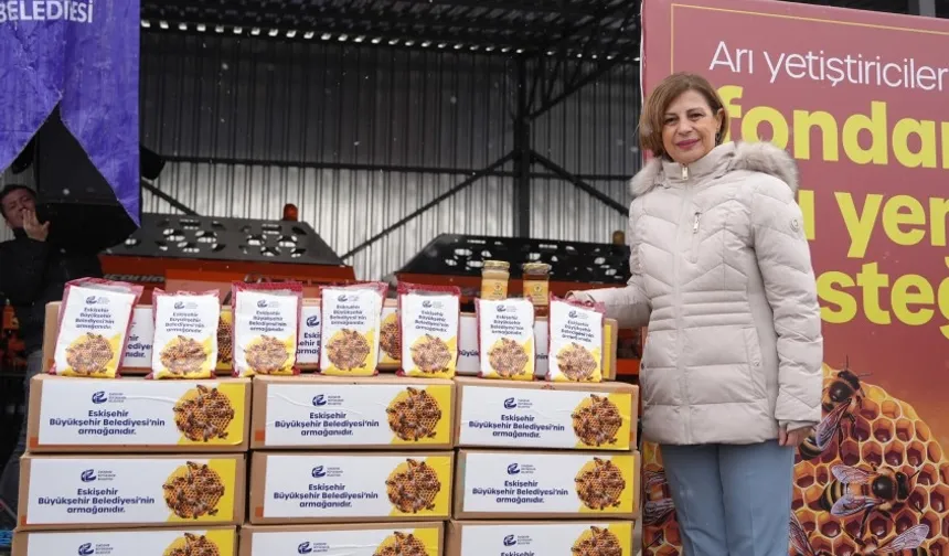 Eskişehir'de arıcılara fondan arı yemi dağıtıldı